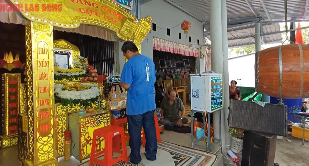 Thảm &aacute;n ở T&acirc;y Ninh: Người th&acirc;n v&agrave; h&agrave;ng x&oacute;m đến chia buồn c&ugrave;ng gia đ&igrave;nh 2 nạn nh&acirc;n - Ảnh 4.