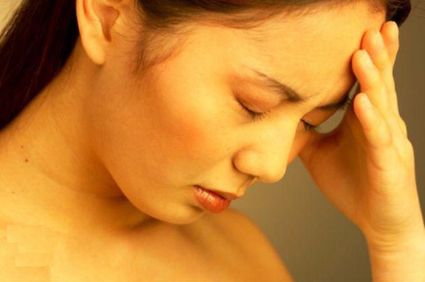 Nh&igrave;n mặt đo&aacute;n bệnh gan, b&aacute;c sĩ: Người bị bệnh gan c&oacute; 5 điểm bất thường tr&ecirc;n khu&ocirc;n mặt- Ảnh 2.