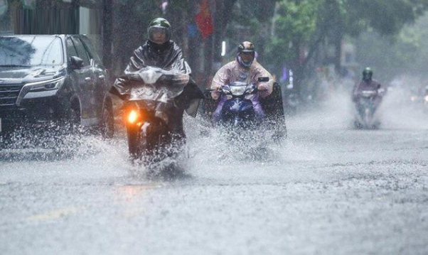 Dự b&aacute;o thời tiết 7/5: Gi&oacute; m&ugrave;a Đ&ocirc;ng Bắc tr&agrave;n về, miền Bắc mưa d&ocirc;ng k&egrave;m lốc s&eacute;t, nguy cơ lũ qu&eacute;t cao- Ảnh 1.