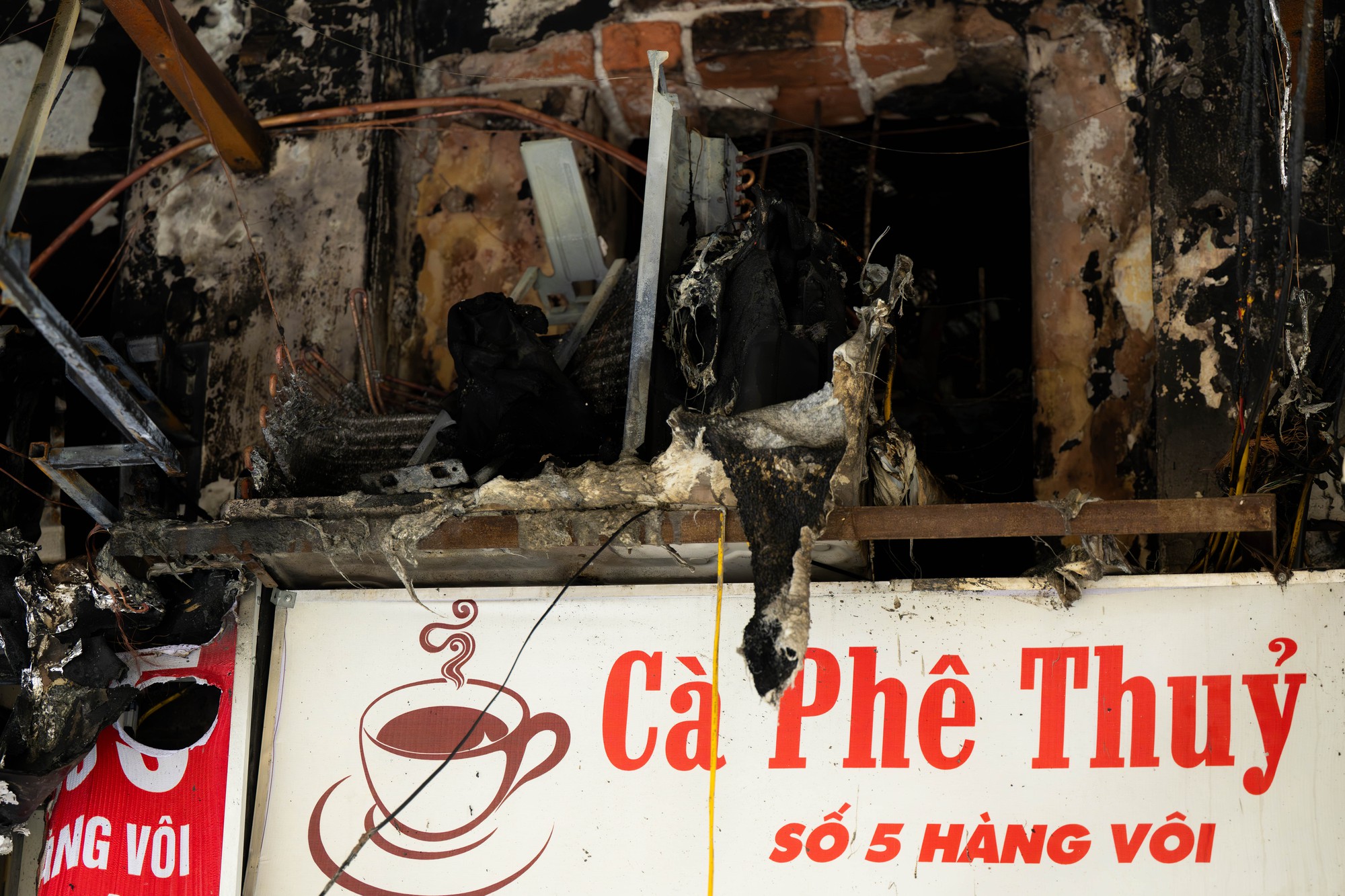 Lời kể nhân chứng vụ cháy quán cháo nổi tiếng tại Hà Nội: 4 người lớn trốn vào nhà vệ sinh hẹp, phải chồng lên nhau - áº¢nh 3.