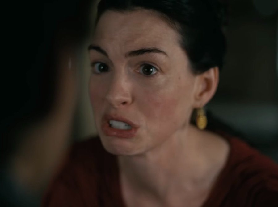Bom tấn của Christoper Nolan g&acirc;y tranh c&atilde;i: Anne Hathaway mặt đầy botox, người phụ nữ đẹp nhất thế giới bị nhuộm đen- Ảnh 8.