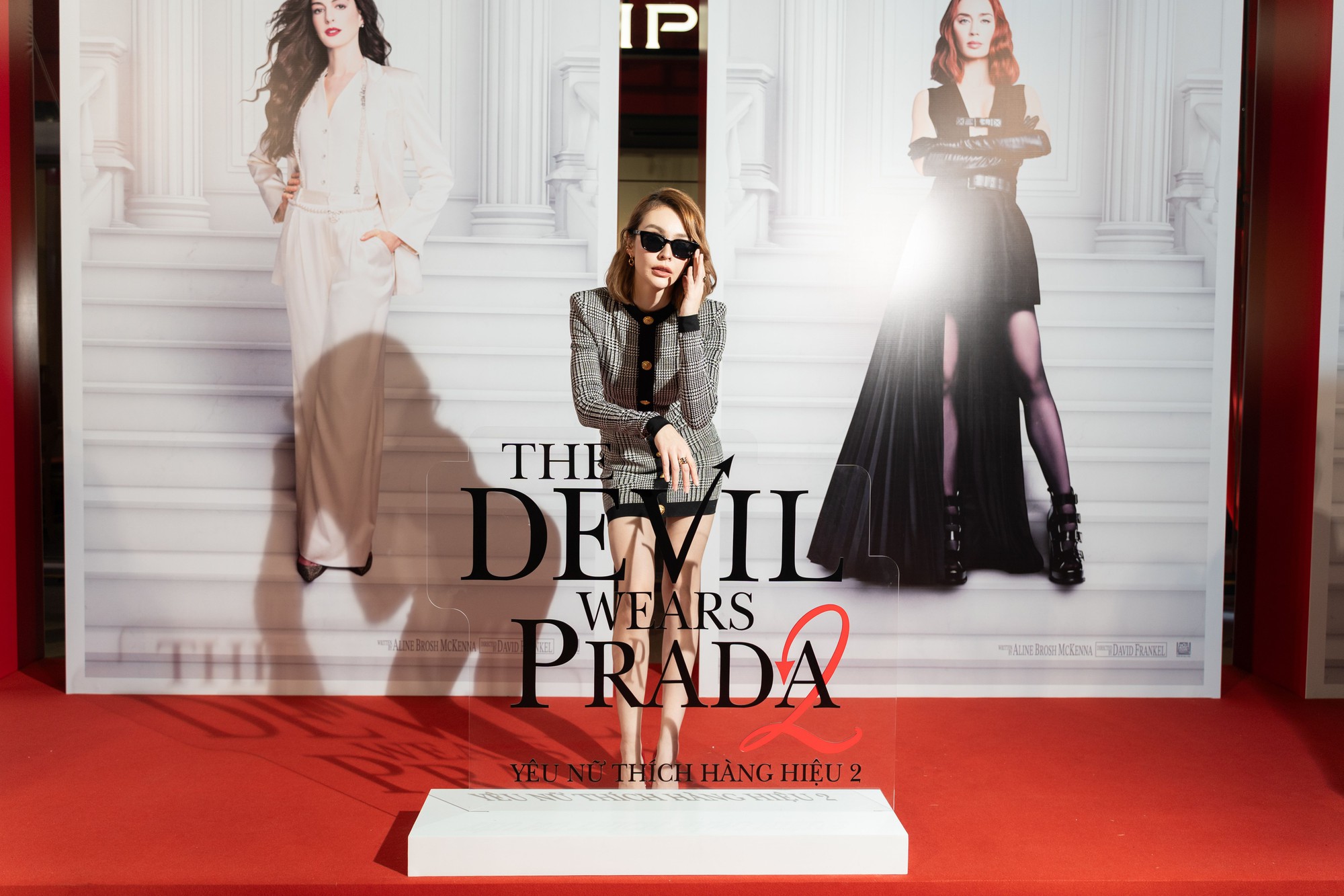Thảm đỏ The Devil Wears Prada 2: Xo&agrave;i Non - Th&uacute;y Ng&acirc;n đẹp v&ocirc; thực, Thanh Thủy h&oacute;a c&ocirc; thư k&yacute; sexy chấn động MXH- Ảnh 9.