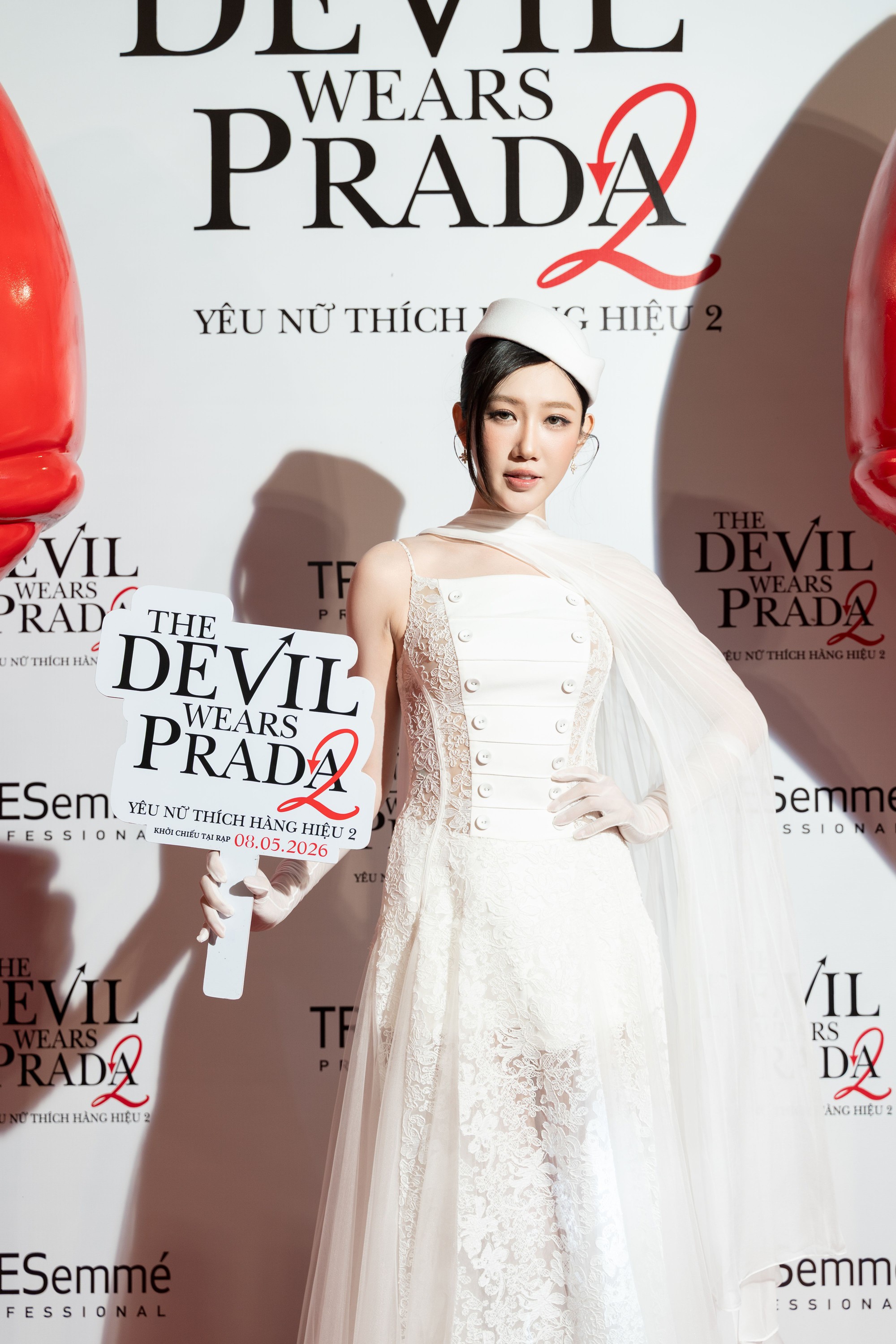Thảm đỏ The Devil Wears Prada 2: Xo&agrave;i Non - Th&uacute;y Ng&acirc;n đẹp v&ocirc; thực, Thanh Thủy h&oacute;a c&ocirc; thư k&yacute; sexy chấn động MXH- Ảnh 6.