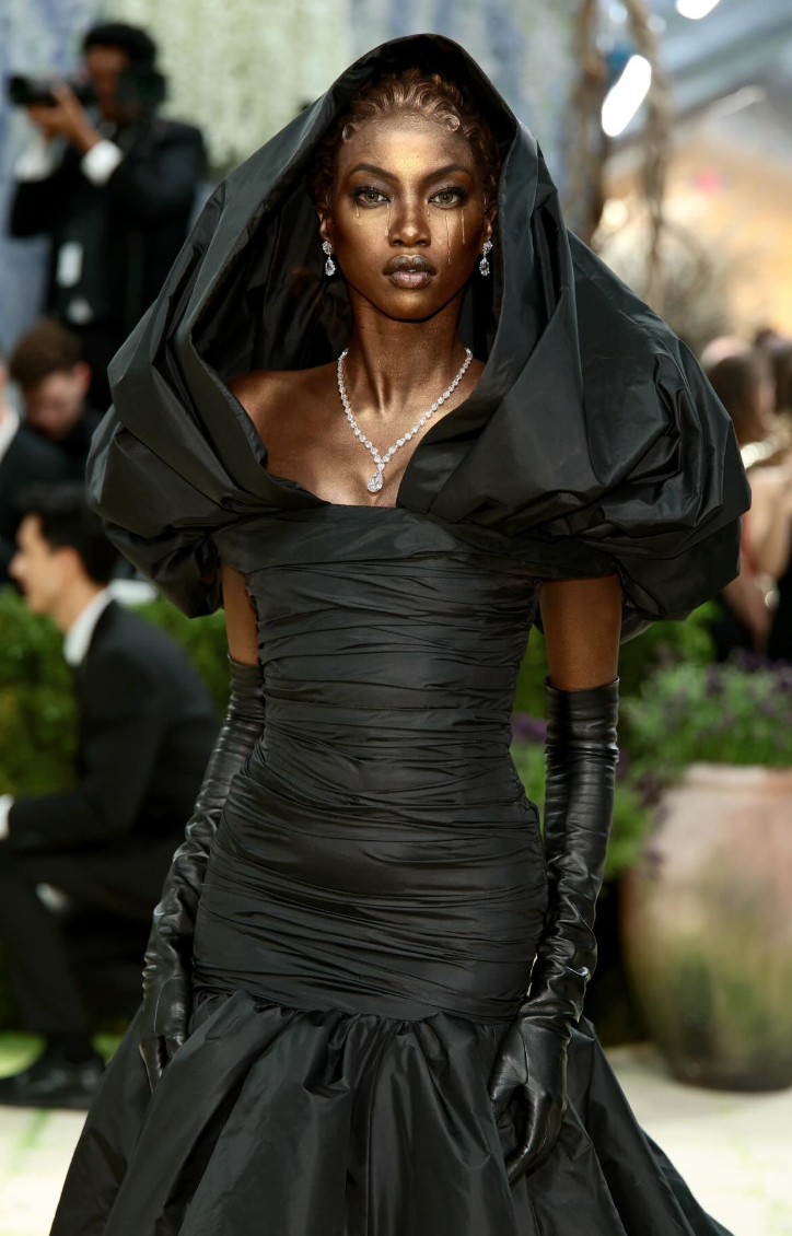 Giọt lệ đ&oacute;ng băng của &ldquo;ngọc trai đen&rdquo; l&agrave;ng mốt: M&agrave;n xuất hiện tĩnh lặng khiến Met Gala 2026 chấn động- Ảnh 3.