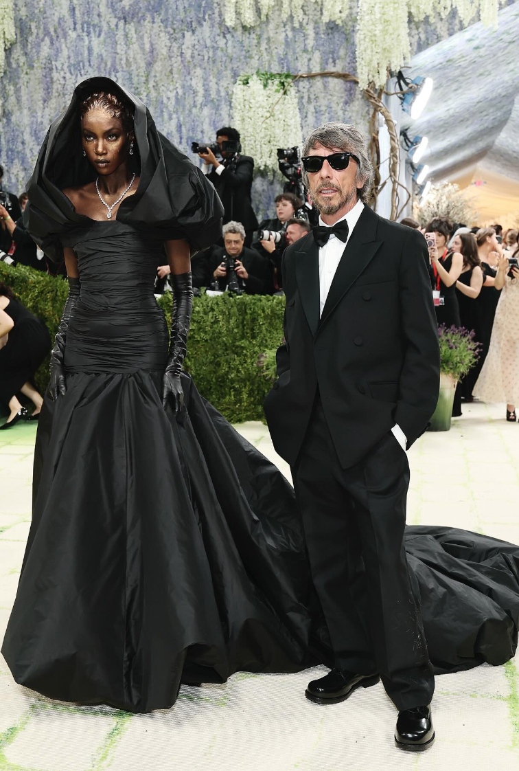 Giọt lệ đ&oacute;ng băng của &ldquo;ngọc trai đen&rdquo; l&agrave;ng mốt: M&agrave;n xuất hiện tĩnh lặng khiến Met Gala 2026 chấn động- Ảnh 5.