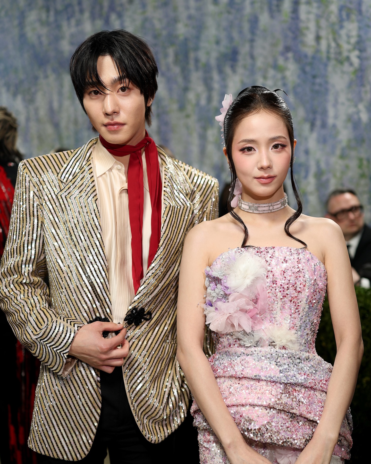 Mỹ nam cao 1m88 ki&ecirc;n nhẫn chờ Jisoo chụp h&igrave;nh chung ở Met Gala l&agrave; ngoại lệ 11 năm mới c&oacute; lại của H&agrave;n Quốc- Ảnh 4.