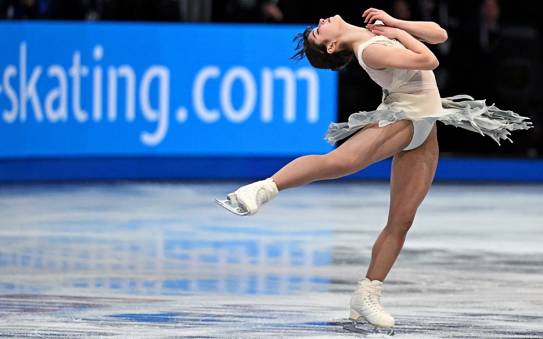 Alysa Liu bị ch&ecirc; "mặc xấu nhất" Met Gala sở hữu profile khủng: Gi&agrave;nh 2 HCV Olympic, 13 tuổi đ&atilde; v&ocirc; địch trượt băng- Ảnh 3.