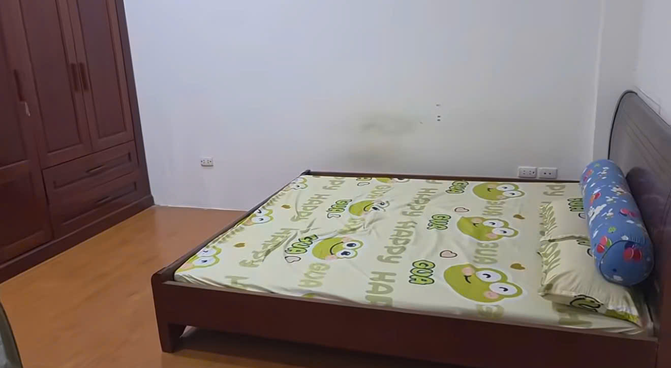 B&eacute; g&aacute;i 4 tuổi bị bạo h&agrave;nh tử vong: H&agrave;ng x&oacute;m kể lại gi&acirc;y ph&uacute;t nạn nh&acirc;n được đưa đi cấp cứu- Ảnh 2.