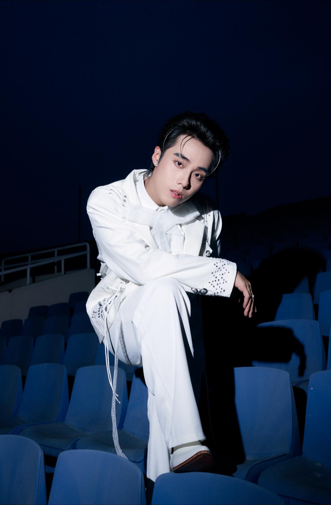 X&ocirc;n xao Threads nhất l&uacute;c n&agrave;y: H&igrave;nh ảnh Hải Đăng Doo - Lou Ho&agrave;ng tiệc t&ugrave;ng c&ugrave;ng 2 c&ocirc; g&aacute;i ở kh&aacute;ch sạn Đ&agrave; Nẵng- Ảnh 8.