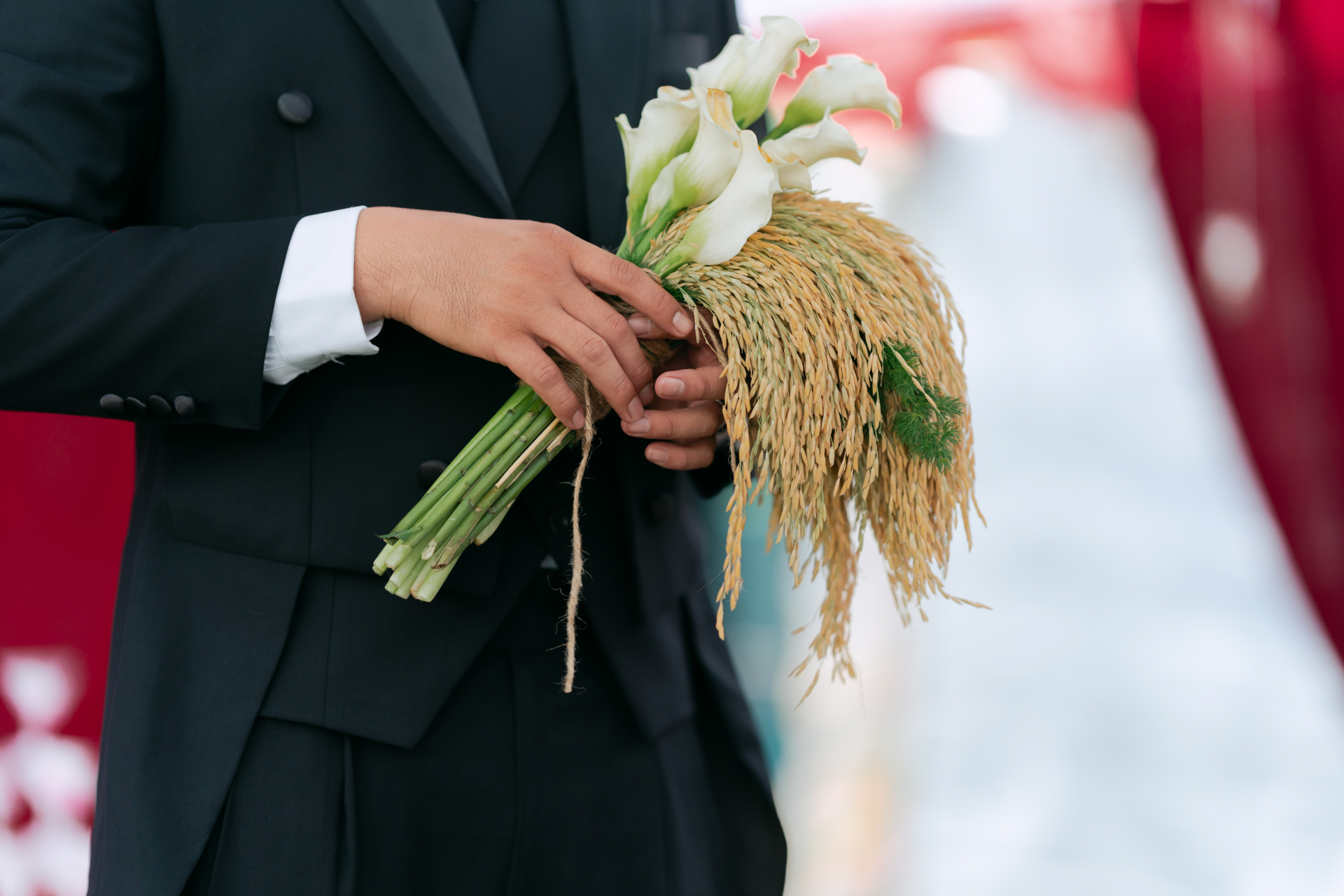 "B&oacute; hoa cưới l&uacute;a ch&iacute;n c&uacute;i đầu&rdquo; của c&ocirc; d&acirc;u miền T&acirc;y: Chủ nh&acirc;n phải đi 5-6 mẫu ruộng để chọn, l&yacute; do ph&iacute;a sau - Ảnh 5.