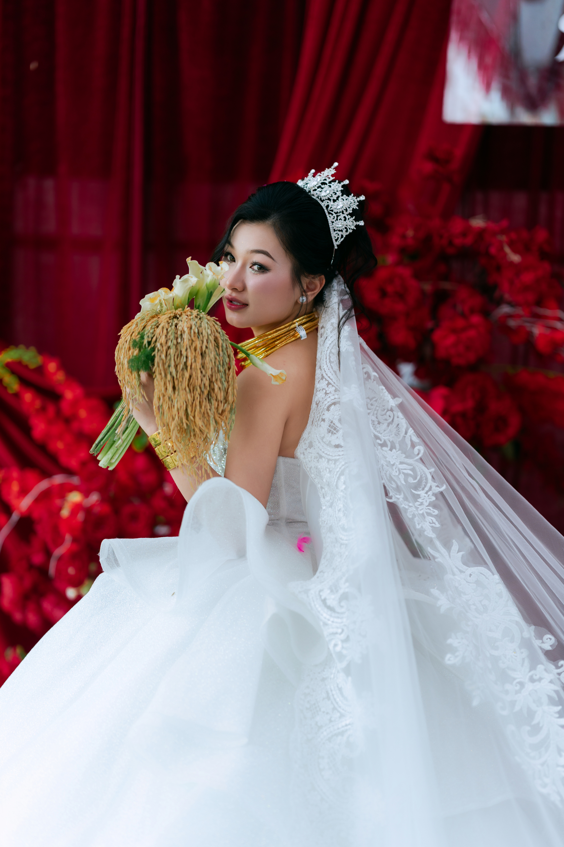 "B&oacute; hoa cưới l&uacute;a ch&iacute;n c&uacute;i đầu&rdquo; của c&ocirc; d&acirc;u miền T&acirc;y: Chủ nh&acirc;n phải đi 5-6 mẫu ruộng để chọn, l&yacute; do ph&iacute;a sau - Ảnh 1.