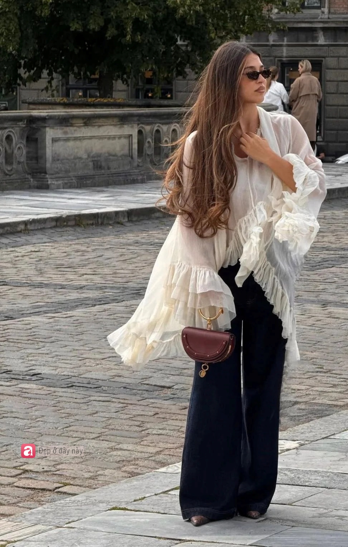 Mặc g&igrave; để tr&ocirc;ng mềm mại v&agrave; c&oacute; gu hơn trong m&ugrave;a h&egrave;? C&acirc;u trả lời l&agrave; &aacute;o chiffon- Ảnh 8.