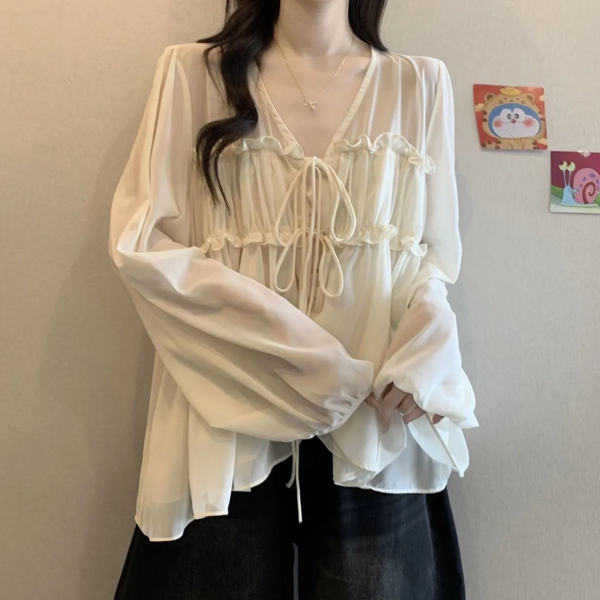 Mặc g&igrave; để tr&ocirc;ng mềm mại v&agrave; c&oacute; gu hơn trong m&ugrave;a h&egrave;? C&acirc;u trả lời l&agrave; &aacute;o chiffon- Ảnh 14.