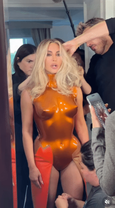 Kim Kardashian h&eacute; lộ hậu trường Met Gala 2026: Bộ đồ "l&agrave;nh" nhất lịch sử, vẫn kh&ocirc;ng thể ngồi, kh&ocirc;ng d&aacute;m đi vệ sinh- Ảnh 12.