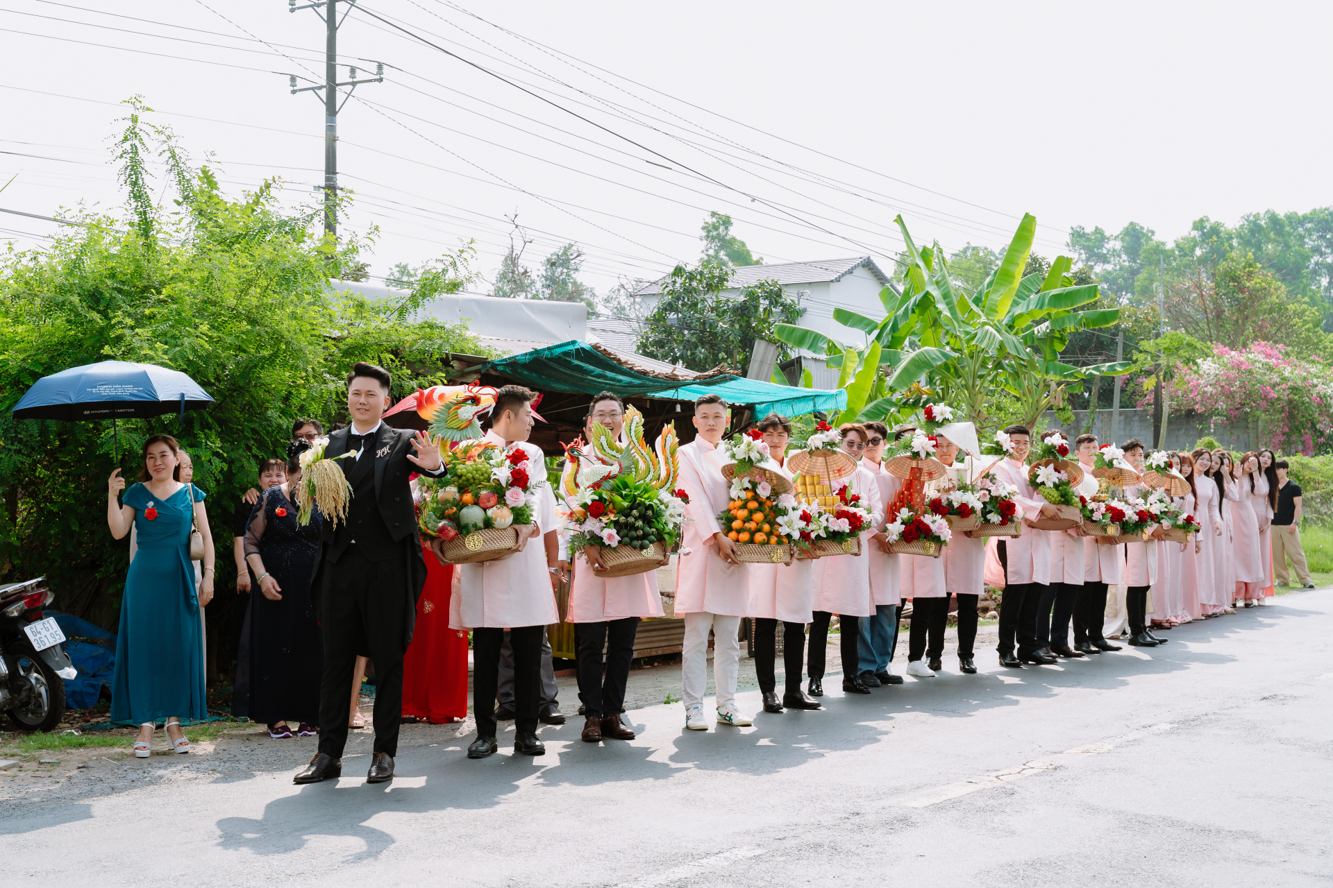 "B&oacute; hoa cưới l&uacute;a ch&iacute;n c&uacute;i đầu&rdquo; của c&ocirc; d&acirc;u miền T&acirc;y: Chủ nh&acirc;n phải đi 5-6 mẫu ruộng để chọn, l&yacute; do ph&iacute;a sau - Ảnh 6.
