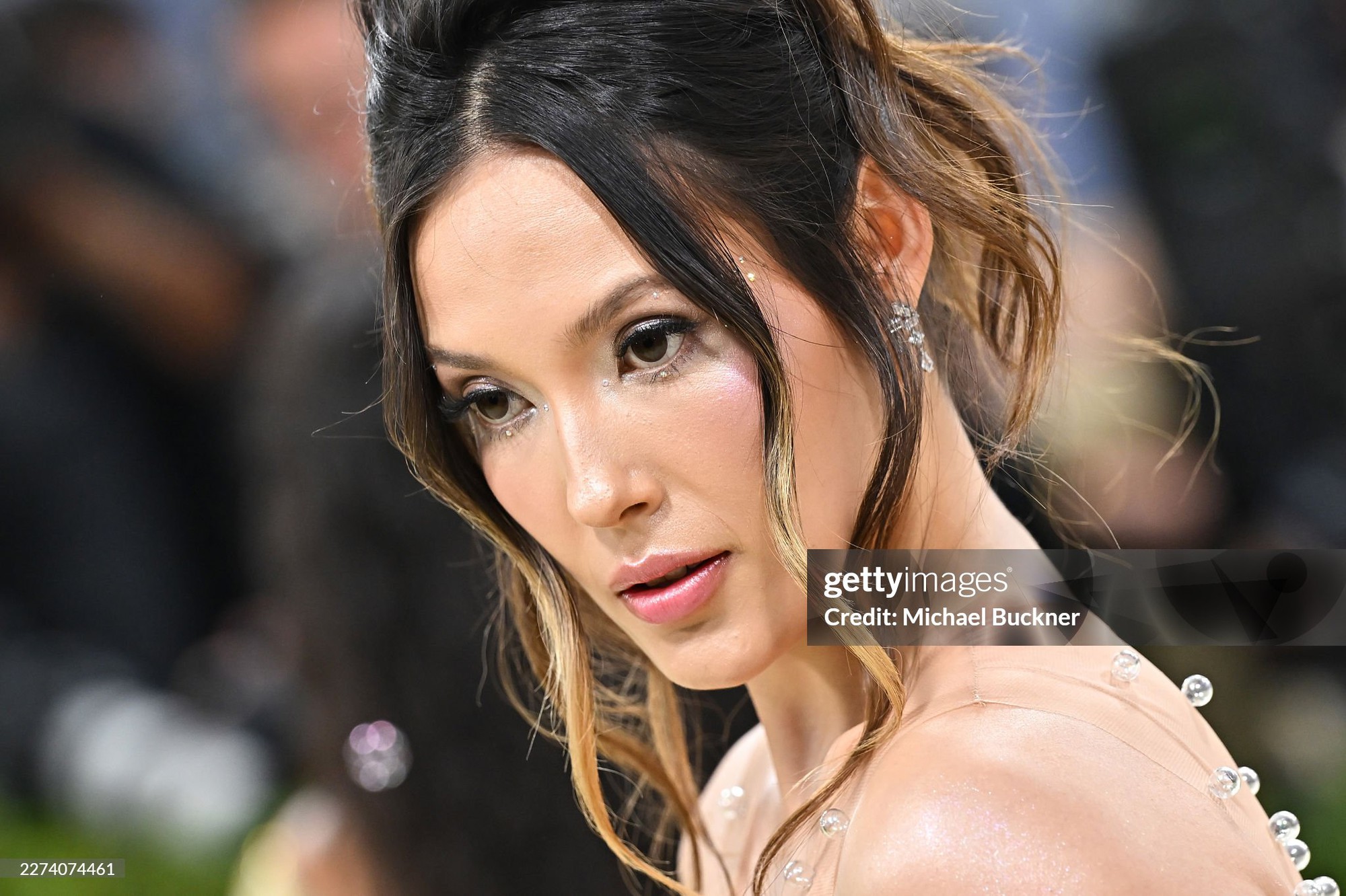 Ch&ugrave;m ảnh cận r&otilde; da thật nức l&ograve;ng của d&agrave;n sao Met Gala 2026- Ảnh 5.