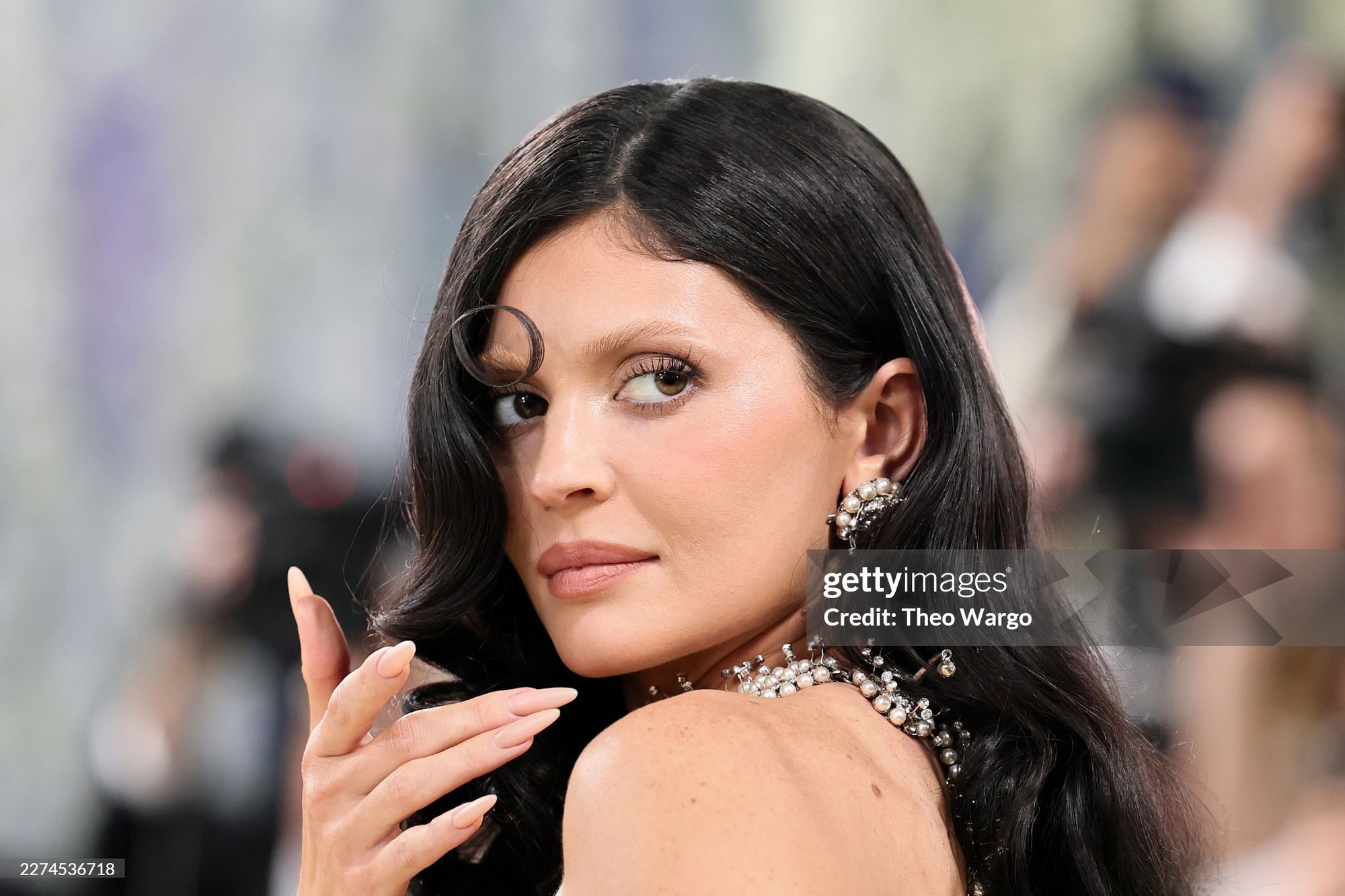 Ch&ugrave;m ảnh cận r&otilde; da thật nức l&ograve;ng của d&agrave;n sao Met Gala 2026- Ảnh 8.
