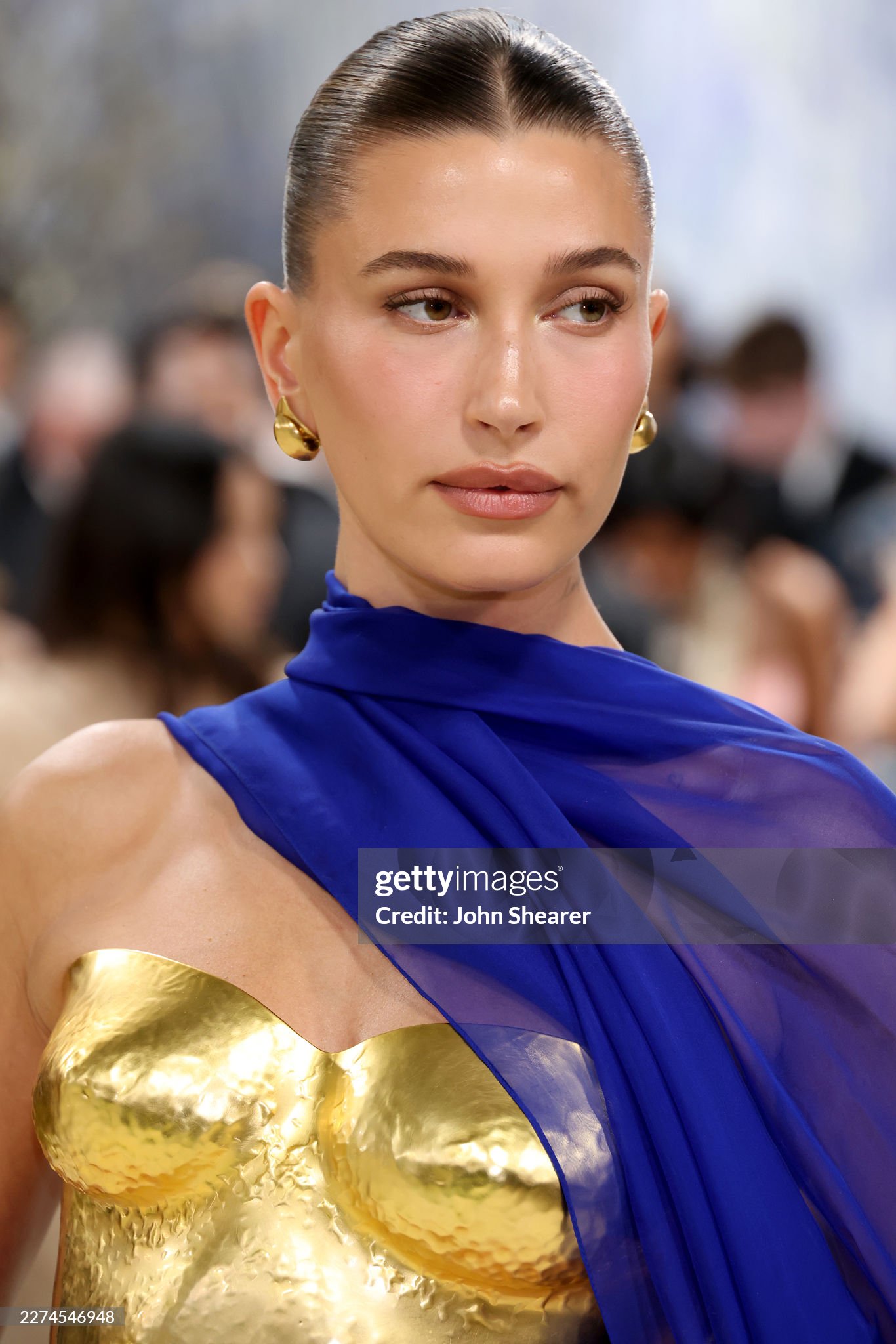 Ch&ugrave;m ảnh cận r&otilde; da thật nức l&ograve;ng của d&agrave;n sao Met Gala 2026- Ảnh 9.