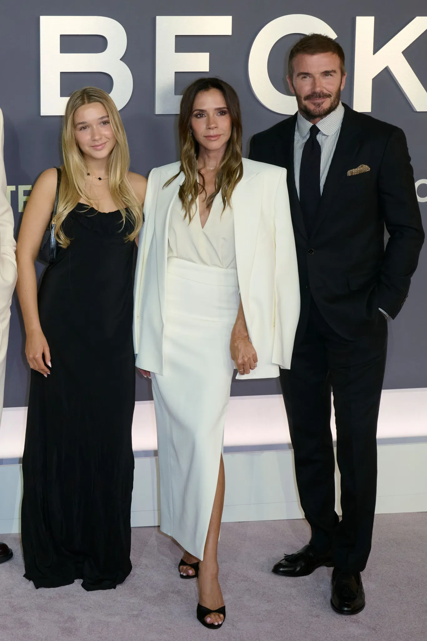 Con g&aacute;i Beckham - Harper Beckham - bị "tu&yacute;t c&ograve;i" - Ảnh 1.