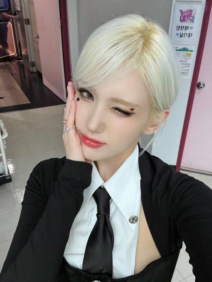 Nụ h&ocirc;n chấn động showbiz của 2 mỹ nh&acirc;n &ldquo;c&oacute; tất cả nhưng vẫn flop&rdquo;, đập tan tin đồn bất ho&agrave;- Ảnh 7.