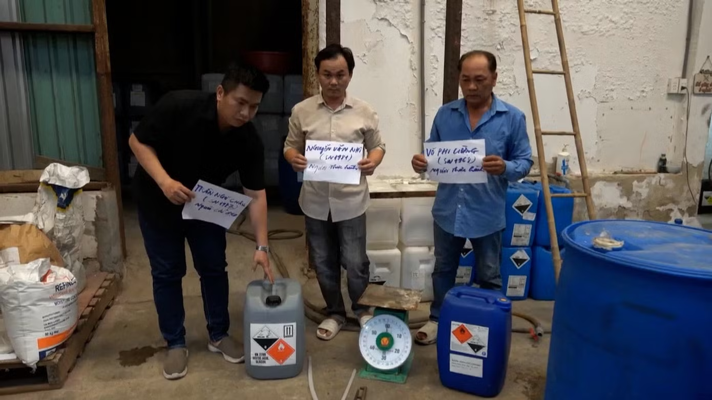 Ph&aacute;t hiện Gi&aacute;m đốc c&ocirc;ng ty sản xuất thực phẩm c&oacute; h&agrave;nh vi lạ, c&ocirc;ng an Việt Nam lập tức theo d&otilde;i - Ảnh 1.