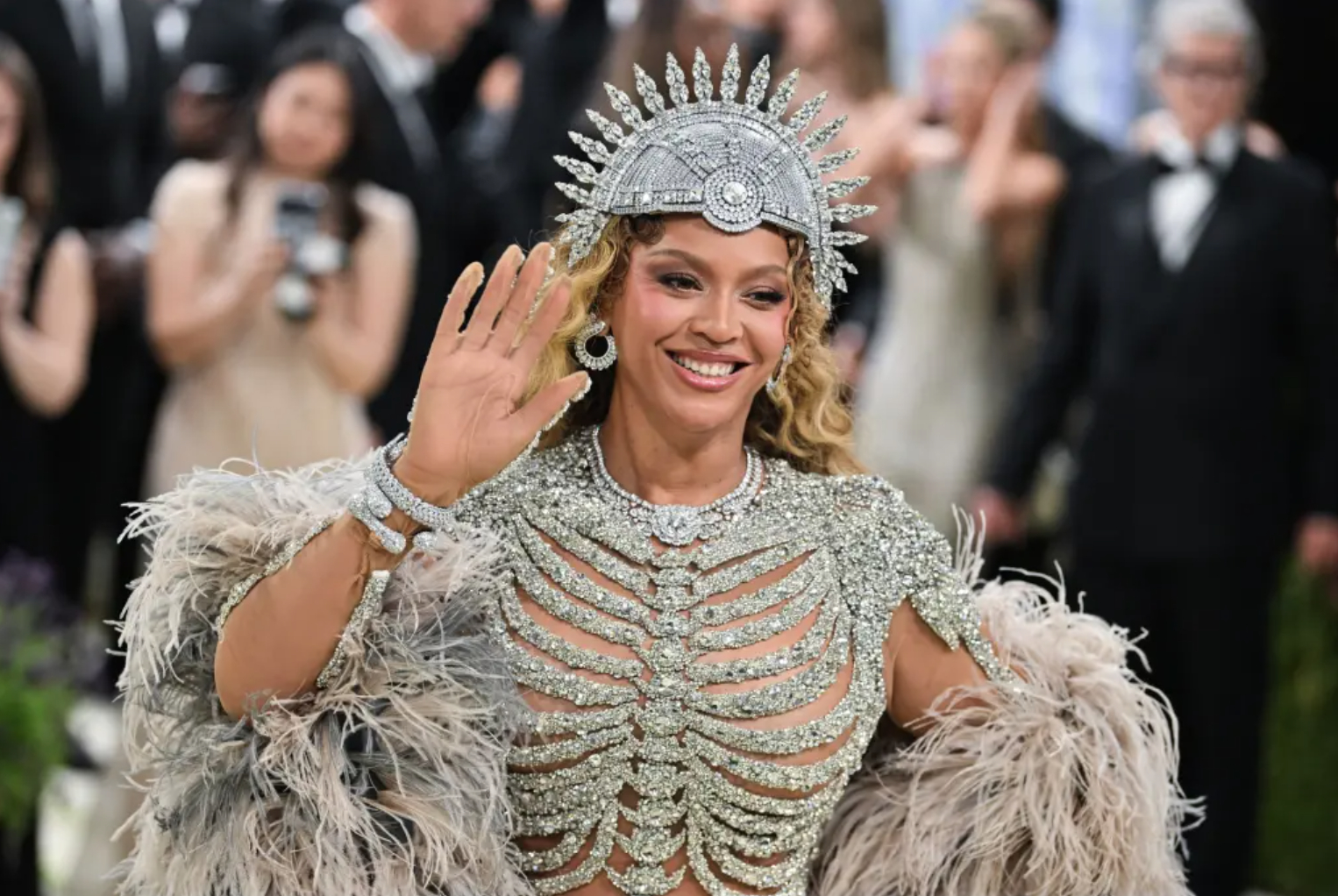 Nữ ho&agrave;ng showbiz diện chiếc v&ograve;ng cổ đắt nhất lịch sử Met Gala nhưng vẫn bị ch&ecirc; v&igrave; l&yacute; do kh&ocirc;ng tưởng- Ảnh 4.