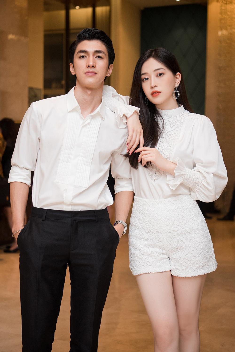 Mỹ nh&acirc;n showbiz kết h&ocirc;n với mối t&igrave;nh đầu: Ở chung cư đẹp như mộng, lại được "chồng so&aacute;i ca" tặng biệt thự view hồ si&ecirc;u đẳng cấp- Ảnh 1.