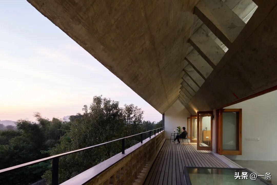 T&ocirc;i chi 2 tỷ x&acirc;y nh&agrave; 680m&sup2; cho bố mẹ ở qu&ecirc; v&agrave; nhận ra: Tiền kh&ocirc;ng đặt đ&uacute;ng chỗ th&igrave; c&agrave;ng để c&agrave;ng tốn- Ảnh 8.