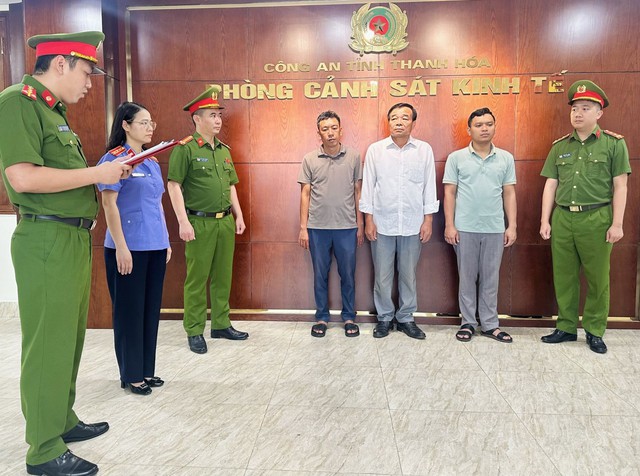 Bắt tạm giam nguy&ecirc;n chủ tịch x&atilde; Phạm Văn Nhị v&agrave; 2 chủ doanh nghiệp- Ảnh 1.