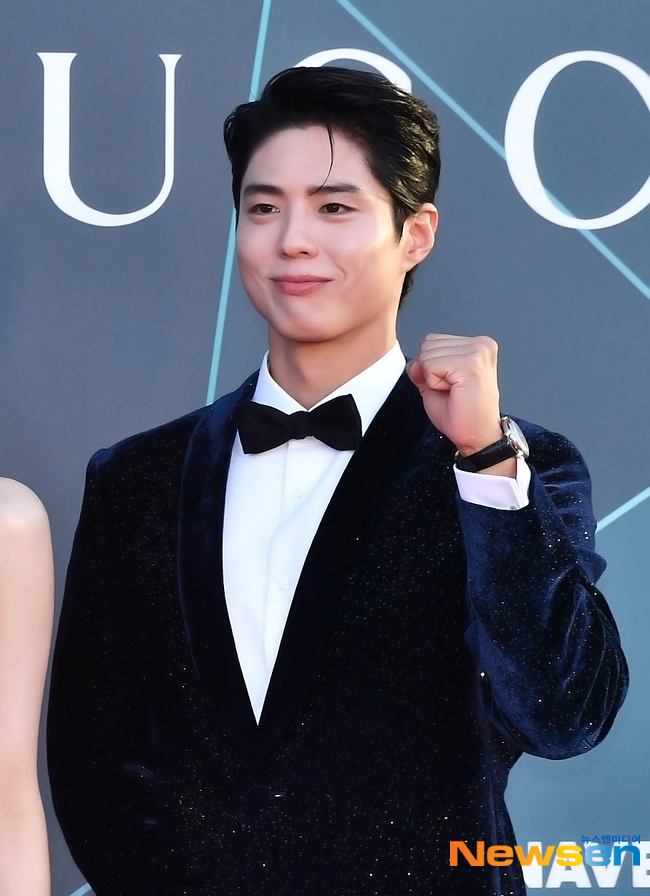 Si&ecirc;u thảm đỏ Baeksang 2026: 1 mỹ nh&acirc;n hở bạo &aacute;t cả Son Ye Jin - Yoona, Suzy xứng danh nữ thần - Ảnh 15.