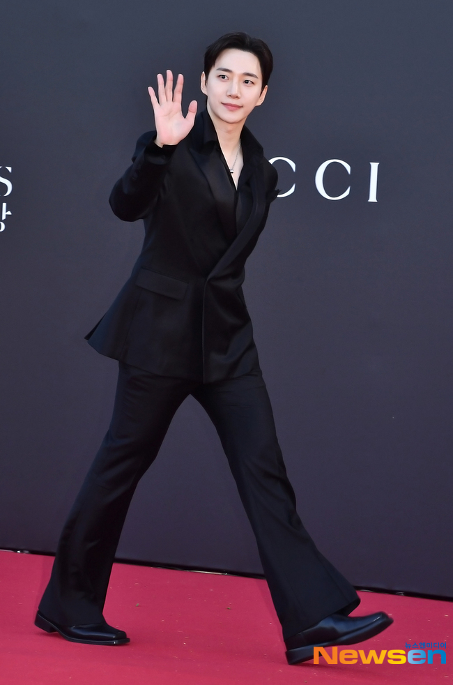 Si&ecirc;u thảm đỏ Baeksang 2026: 1 mỹ nh&acirc;n hở bạo &aacute;t cả Son Ye Jin - Yoona, Suzy xứng danh nữ thần - Ảnh 33.