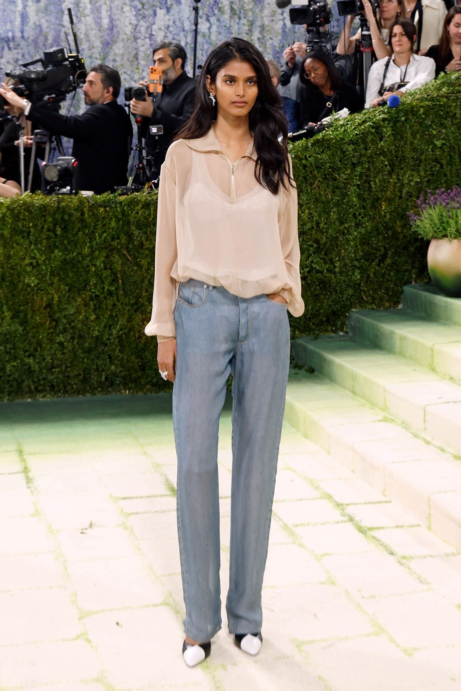 C&ocirc; g&aacute;i da m&agrave;u đ&aacute;ng thương nhất Met Gala biết ơn Gi&aacute;m đốc Chanel sau tranh c&atilde;i- Ảnh 1.