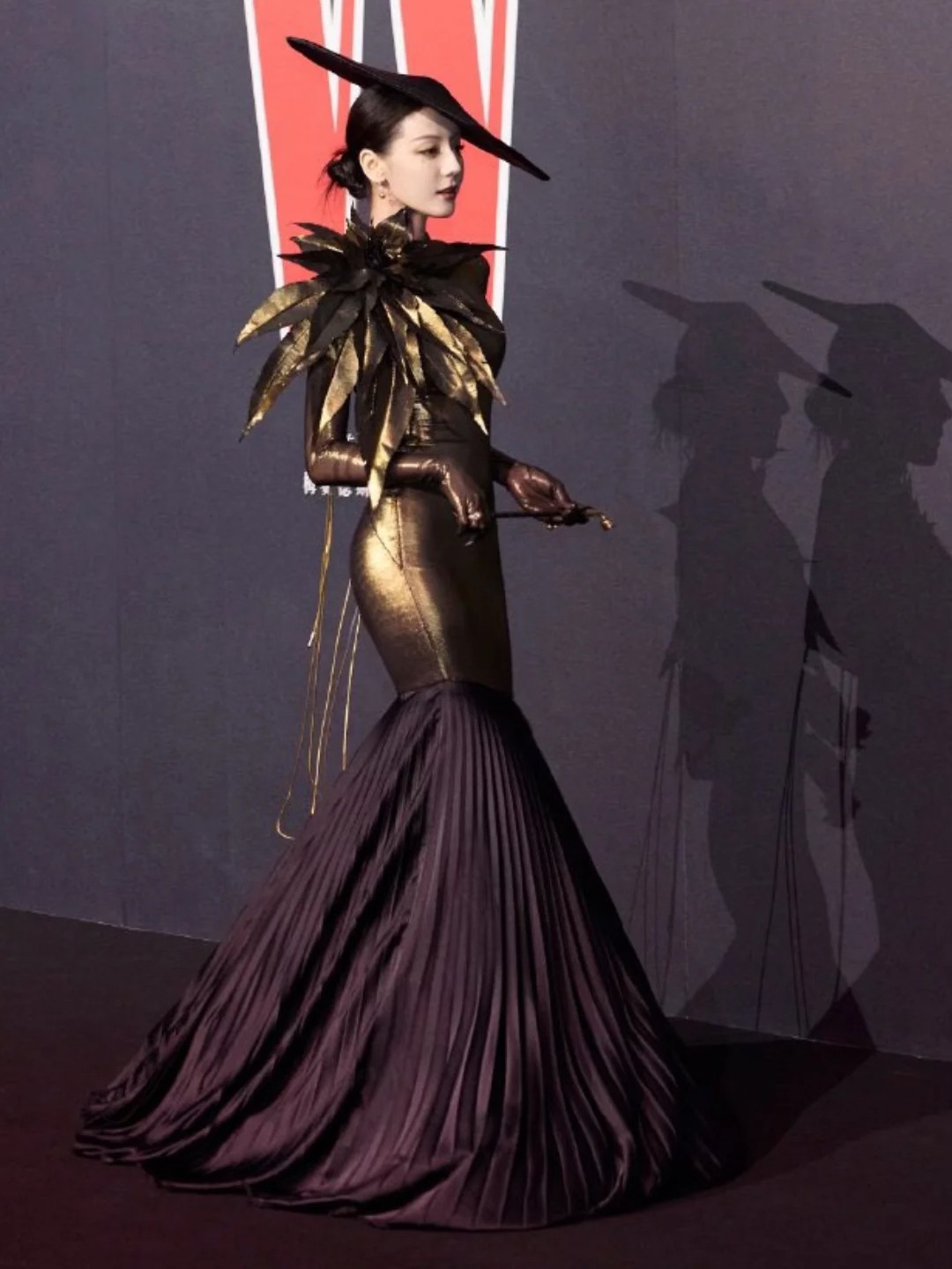 Địch Lệ Nhiệt Ba hot rần rần d&ugrave; kh&ocirc;ng dự Met Gala- Ảnh 1.