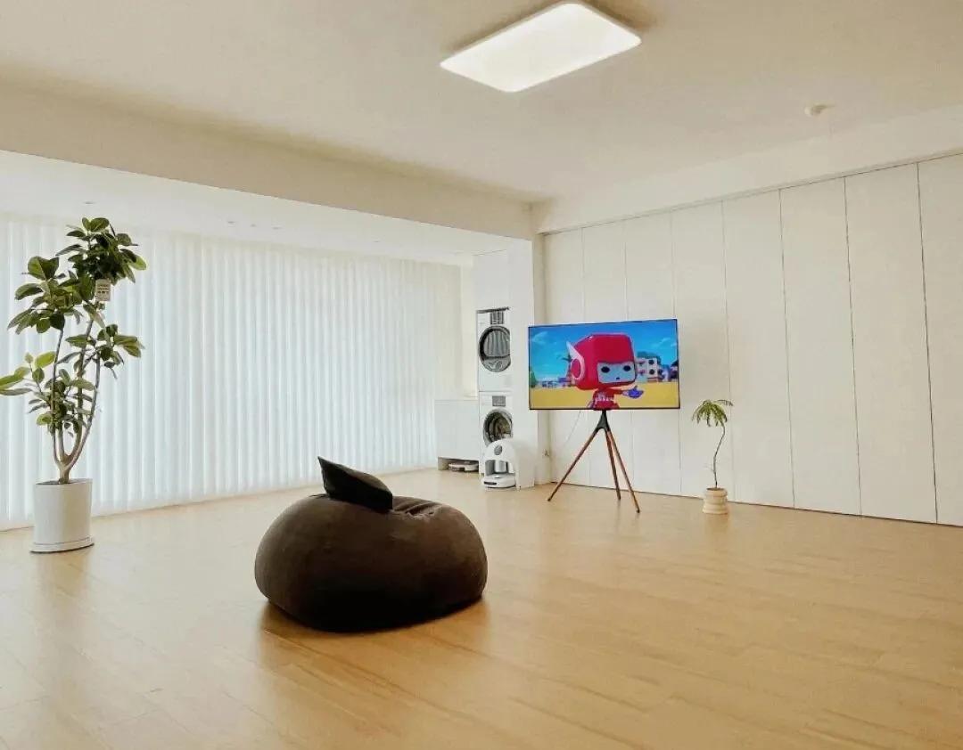Sau khi bỏ đi chiếc ghế sofa, t&ocirc;i ph&aacute;t hiện ra ph&ograve;ng kh&aacute;ch l&agrave; một "kho b&aacute;u" về kh&ocirc;ng gian, t&ocirc;i thực sự hối tiếc v&igrave; đ&atilde; kh&ocirc;ng vứt bỏ n&oacute; sớm hơn - Ảnh 2.