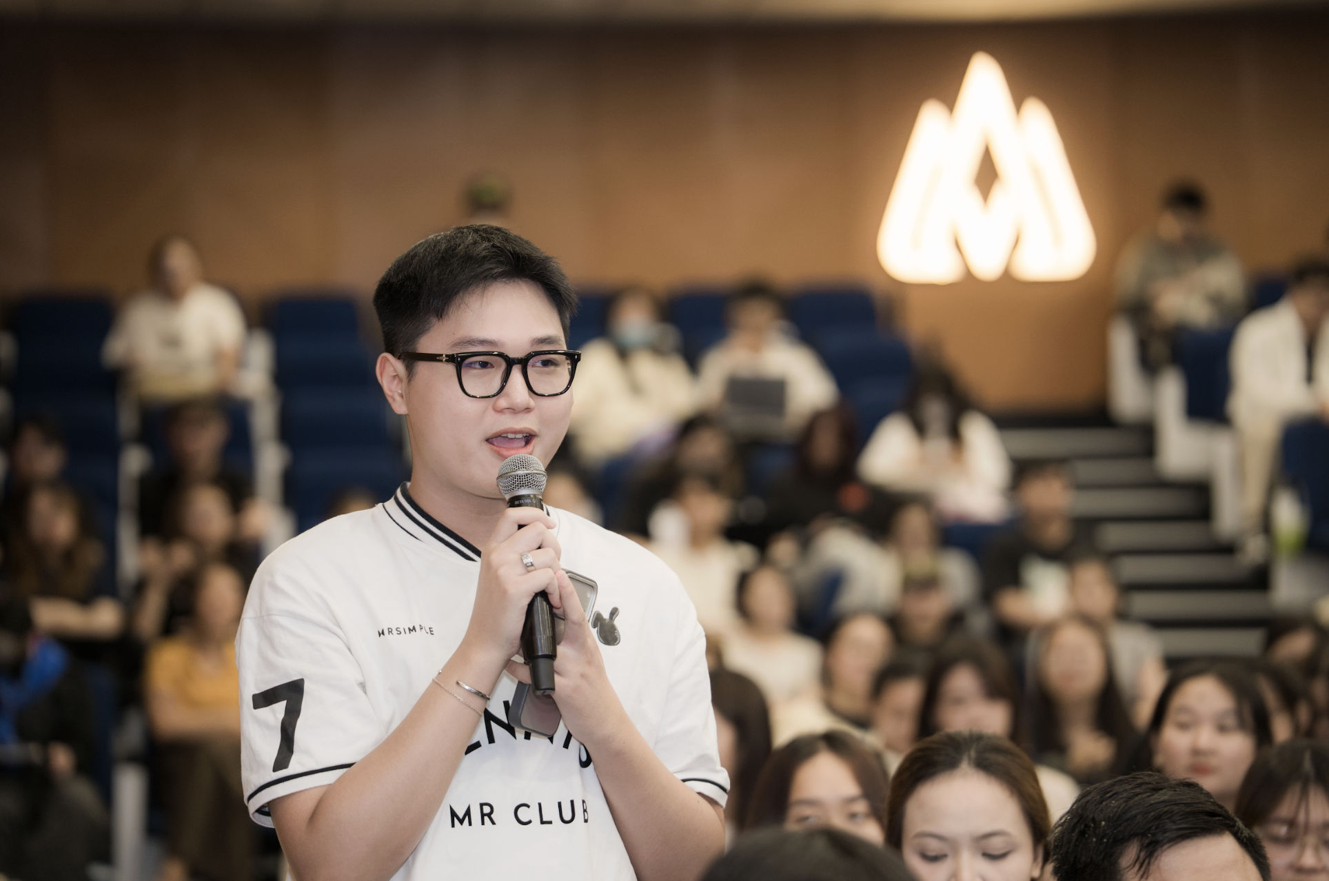 Đạo diễn Phan Gia Nhật Linh: Phim điện ảnh giờ kh&ocirc;ng cắt được 100 clip TikTok th&igrave; kh&ocirc;ng b&aacute;n được v&eacute;- Ảnh 7.