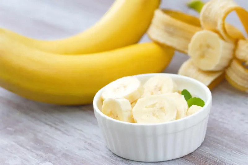 Cặp đ&ocirc;i ăn chuối "kiểu lạ" để chữa t&aacute;o b&oacute;n, b&aacute;c sĩ hoảng sợ cảnh b&aacute;o nguy cơ tử vong - Ảnh 1.