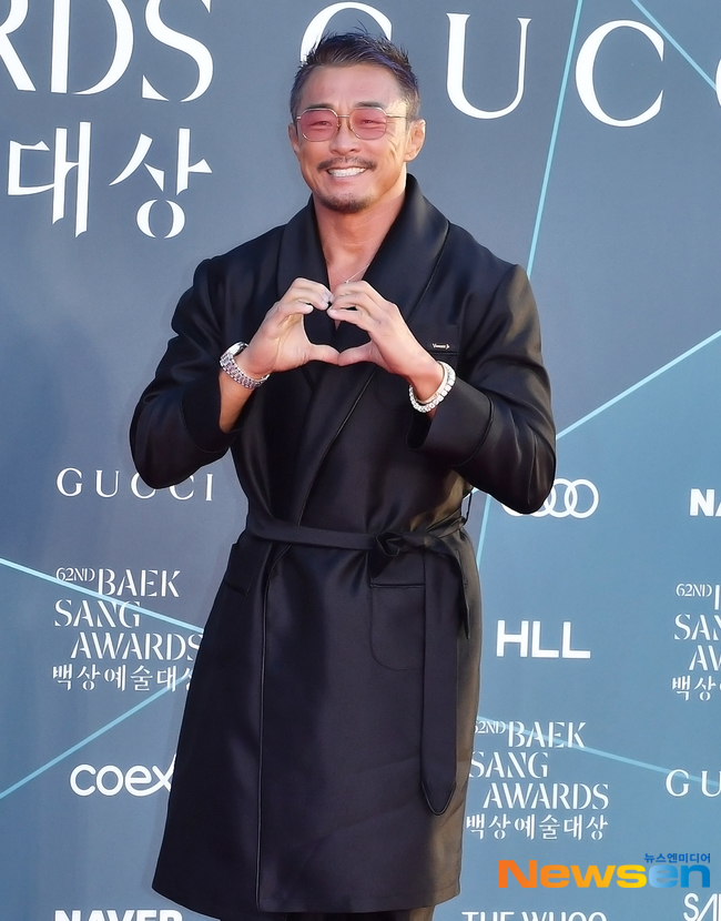 Si&ecirc;u thảm đỏ Baeksang 2026: 1 mỹ nh&acirc;n hở bạo &aacute;t cả Son Ye Jin - Yoona, Suzy xứng danh nữ thần - Ảnh 60.