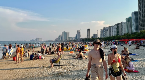 Cảnh tượng lạ ở b&atilde;i biển Mỹ Kh&ecirc;, Đ&agrave; Nẵng:  - Ảnh 7.