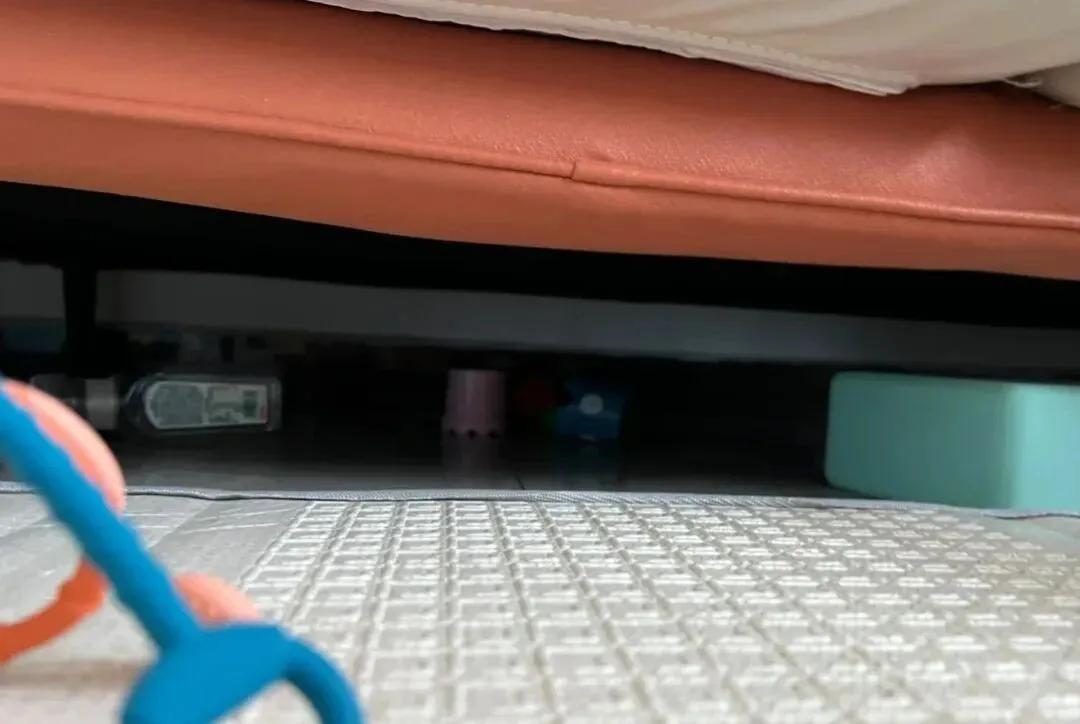 Sau khi bỏ đi chiếc ghế sofa, t&ocirc;i ph&aacute;t hiện ra ph&ograve;ng kh&aacute;ch l&agrave; một "kho b&aacute;u" về kh&ocirc;ng gian, t&ocirc;i thực sự hối tiếc v&igrave; đ&atilde; kh&ocirc;ng vứt bỏ n&oacute; sớm hơn - Ảnh 3.