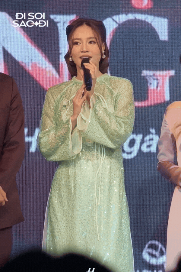 C&acirc;u n&oacute;i g&acirc;y xấu hổ của Ninh Dương Lan Ngọc trước cả rừng ống k&iacute;nh- Ảnh 2.