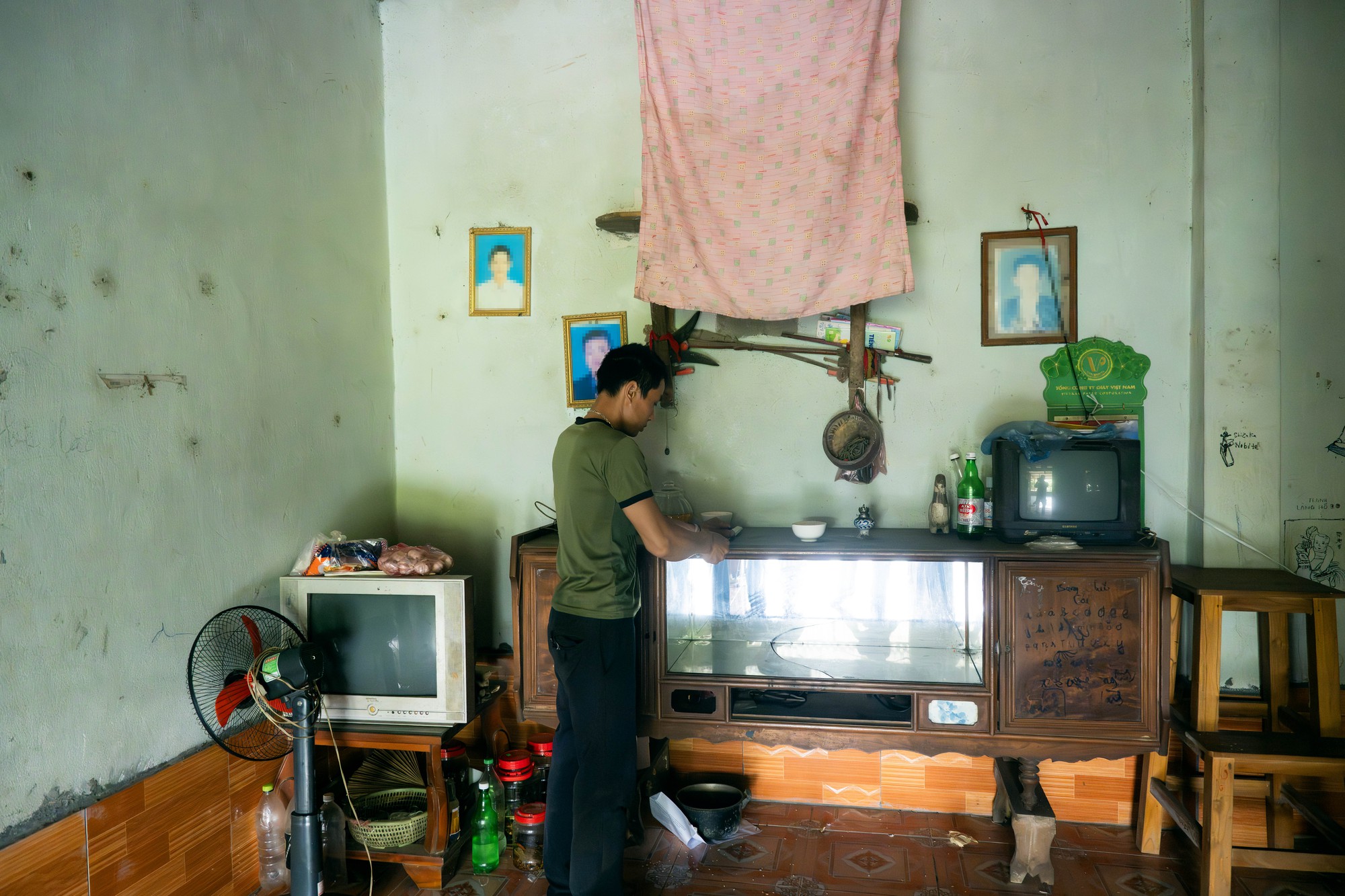 Về qu&ecirc; thăm căn nh&agrave; nơi b&eacute; g&aacute;i 4 tuổi từng sống trước khi bị bạo h&agrave;nh: Người th&acirc;n nghẹn ng&agrave;o kể lại những ng&agrave;y cuối c&ugrave;ng- Ảnh 5.