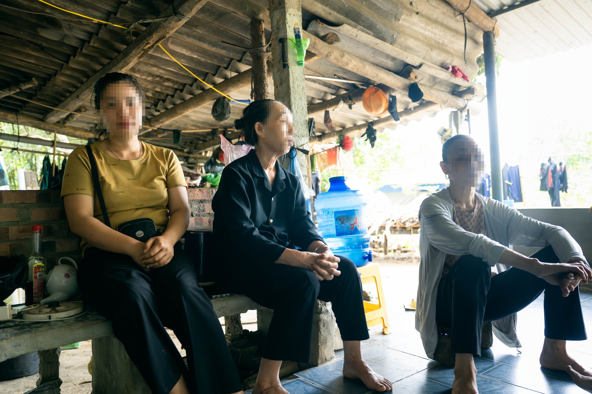 Về qu&ecirc; thăm căn nh&agrave; nơi b&eacute; g&aacute;i 4 tuổi từng sống trước khi bị bạo h&agrave;nh: Người th&acirc;n nghẹn ng&agrave;o kể lại những ng&agrave;y cuối c&ugrave;ng- Ảnh 4.