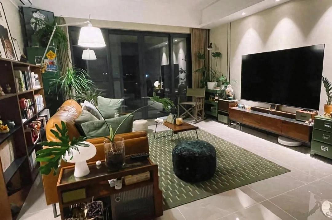Sau khi bỏ đi chiếc ghế sofa, t&ocirc;i ph&aacute;t hiện ra ph&ograve;ng kh&aacute;ch l&agrave; một "kho b&aacute;u" về kh&ocirc;ng gian, t&ocirc;i thực sự hối tiếc v&igrave; đ&atilde; kh&ocirc;ng vứt bỏ n&oacute; sớm hơn - Ảnh 1.