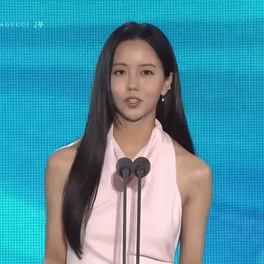 "Tiểu Son Ye Jin" xuất hiện g&acirc;y sốt Baeksang, c&agrave;ng lớn c&agrave;ng xinh ng&acirc;y ngất!- Ảnh 1.