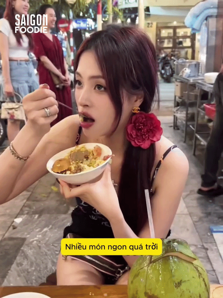 Nữ du kh&aacute;ch Trung Quốc đến H&agrave; Nội ăn 8 bữa một ng&agrave;y, khuy&ecirc;n mọi người "nhất định phải mang theo bạn trai" - Ảnh 7.