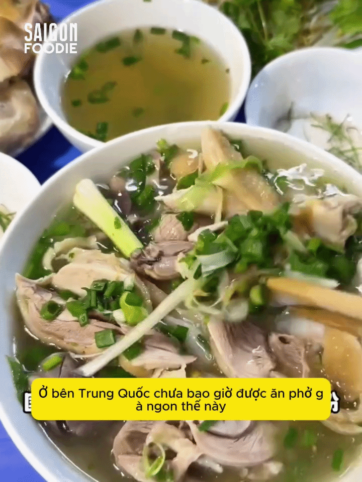 Nữ du kh&aacute;ch Trung Quốc đến H&agrave; Nội ăn 8 bữa một ng&agrave;y, khuy&ecirc;n mọi người "nhất định phải mang theo bạn trai" - Ảnh 4.