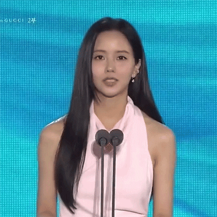 "Tiểu Son Ye Jin" xuất hiện g&acirc;y sốt Baeksang, c&agrave;ng lớn c&agrave;ng xinh ng&acirc;y ngất!- Ảnh 2.