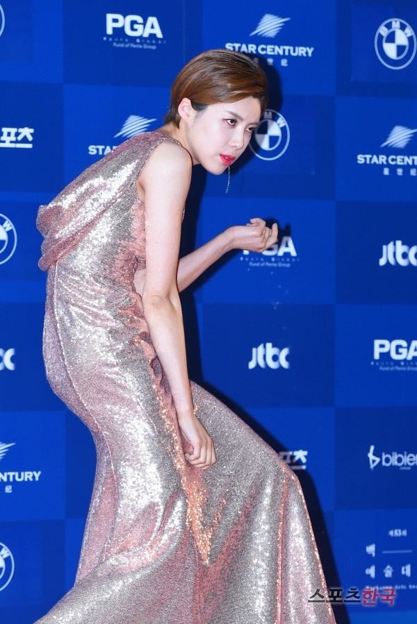 Tr&ugrave;m lố ở Baeksang 2026: 1 mỹ nh&acirc;n nhảy nh&oacute;t b&aacute; đạo tr&ecirc;n thảm đỏ, cả d&agrave;n sao hạng A s&aacute;p lại cũng xin nhường spotlight- Ảnh 8.