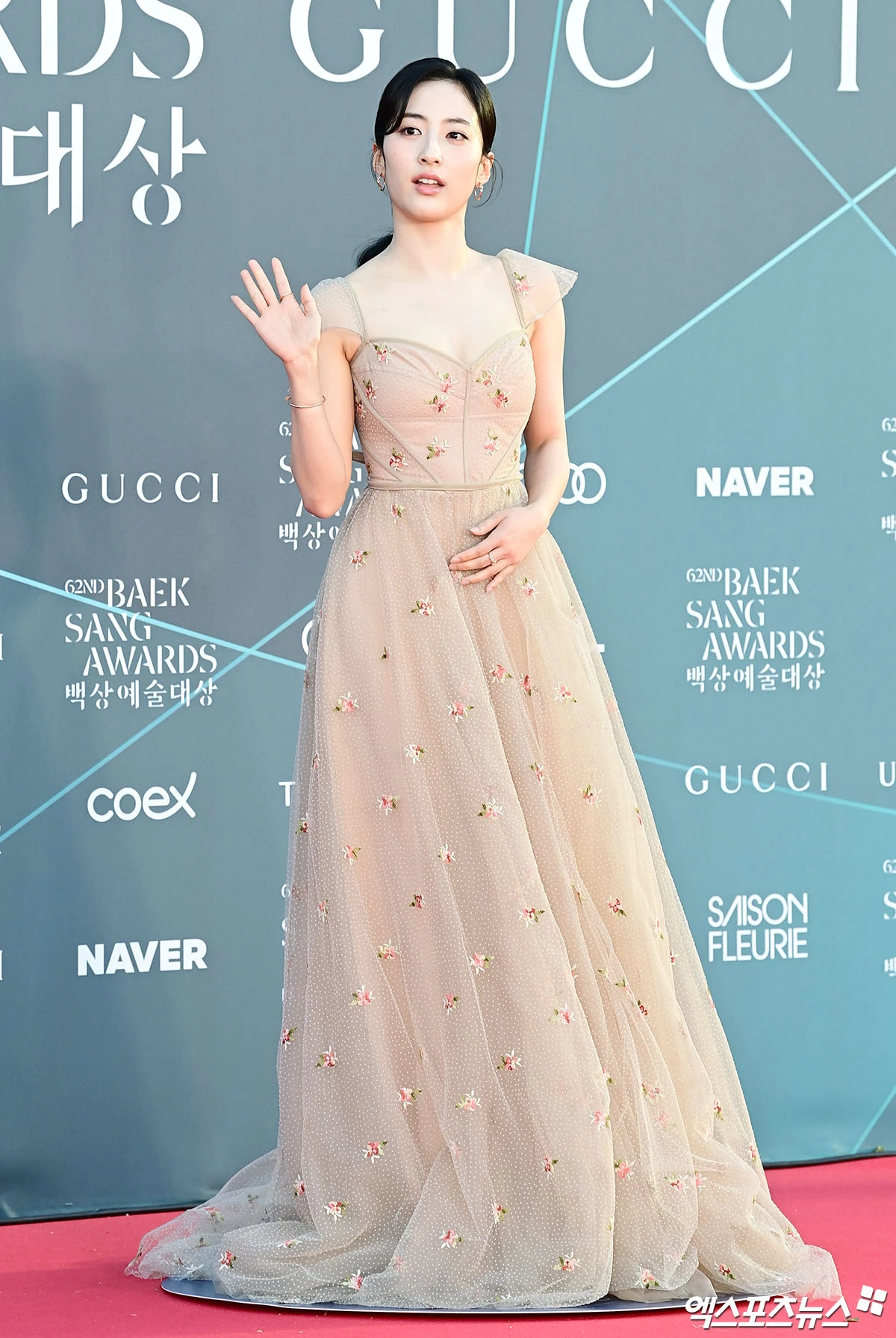 Si&ecirc;u thảm đỏ Baeksang 2026: 1 mỹ nh&acirc;n hở bạo &aacute;t cả Son Ye Jin - Yoona, Suzy xứng danh nữ thần - Ảnh 44.