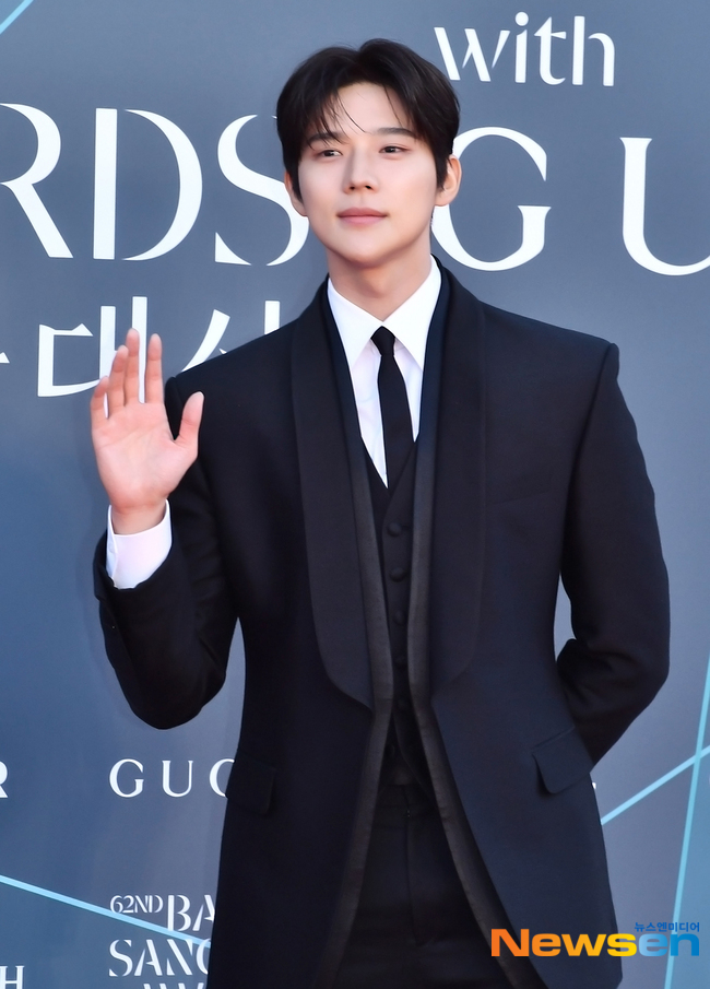 Si&ecirc;u thảm đỏ Baeksang 2026: 1 mỹ nh&acirc;n hở bạo &aacute;t cả Son Ye Jin - Yoona, Suzy xứng danh nữ thần - Ảnh 35.